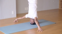 mukta hasta shirsha asana